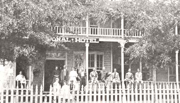 Photo of early day Franklin Hotel in Franklin Texas
